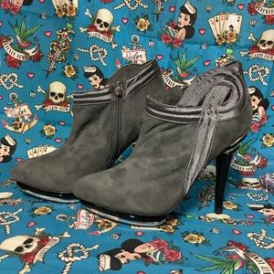 Item #SH39 Luichiny grey booties size 8